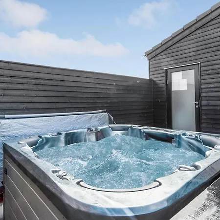 Semesterbostad 4 Bedroom Cozy In