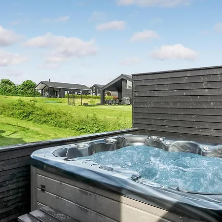 Holiday home 4 Bedroom Cozy In Haderslev