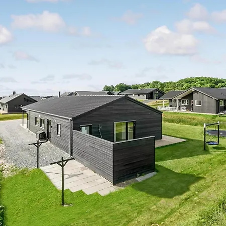 Semesterbostad 4 Bedroom Cozy In