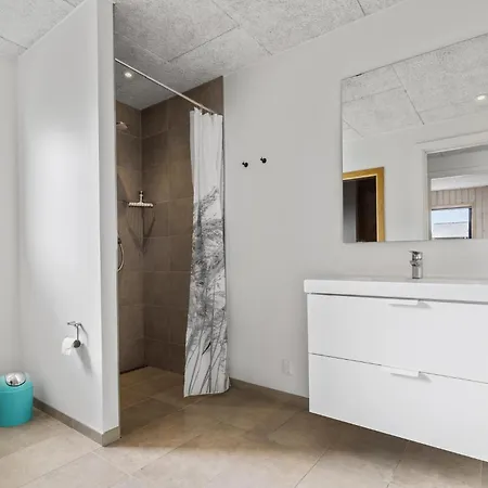 4 Bedroom Cozy In Semesterbostad