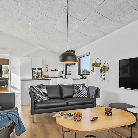 4 Bedroom Cozy In Holiday home Haderslev