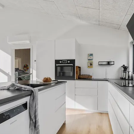 4 Bedroom Cozy In