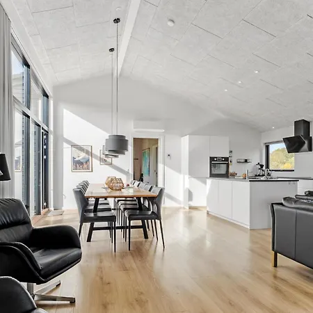 Holiday home 4 Bedroom Cozy In