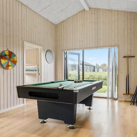 4 Bedroom Cozy In Ferienhaus *