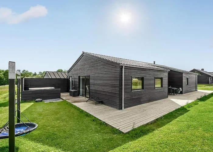 4 Bedroom Cozy In Дом отдыха *