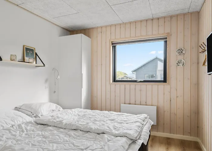 4 Bedroom Cozy In Дом отдыха *