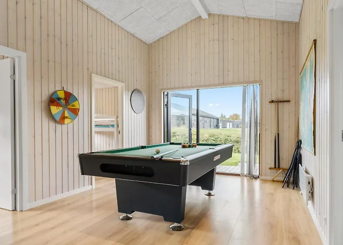 4 Bedroom Cozy In Дом отдыха *